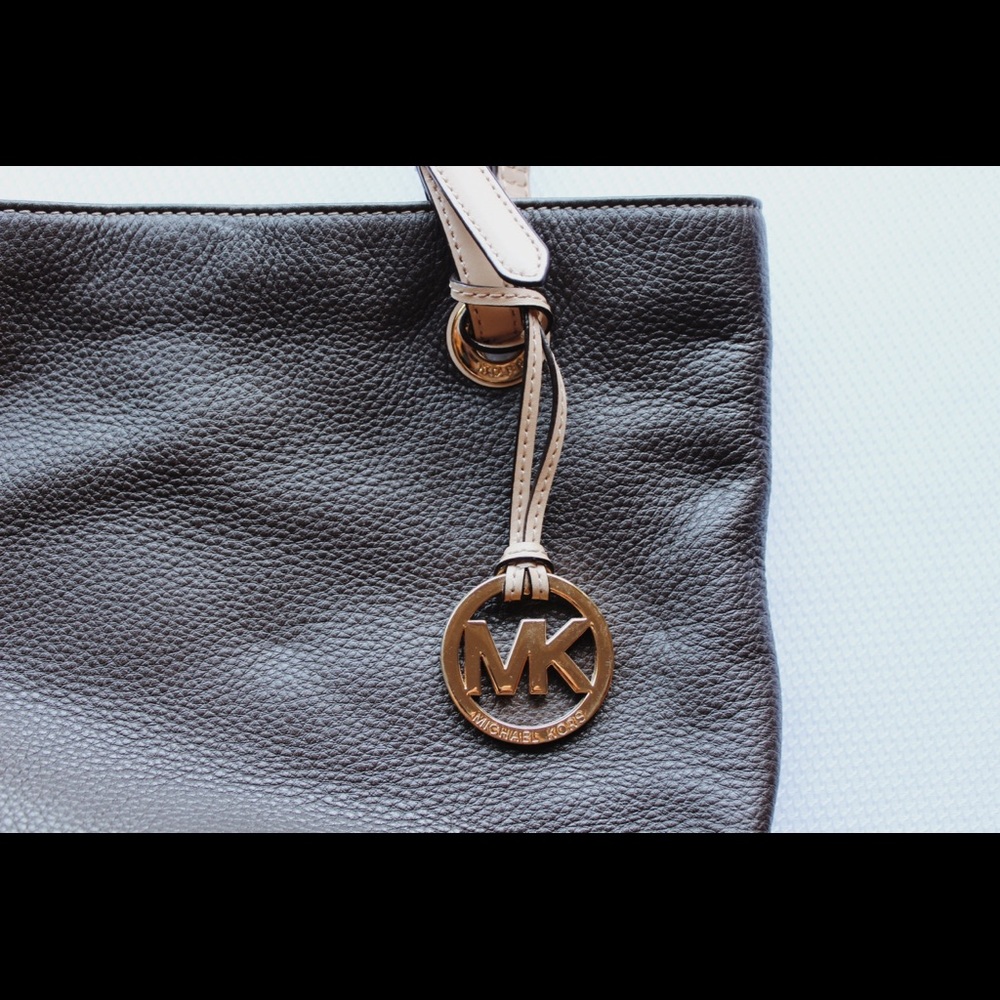 Michael Kors leather hand bag/purse - Picture 3 of 4